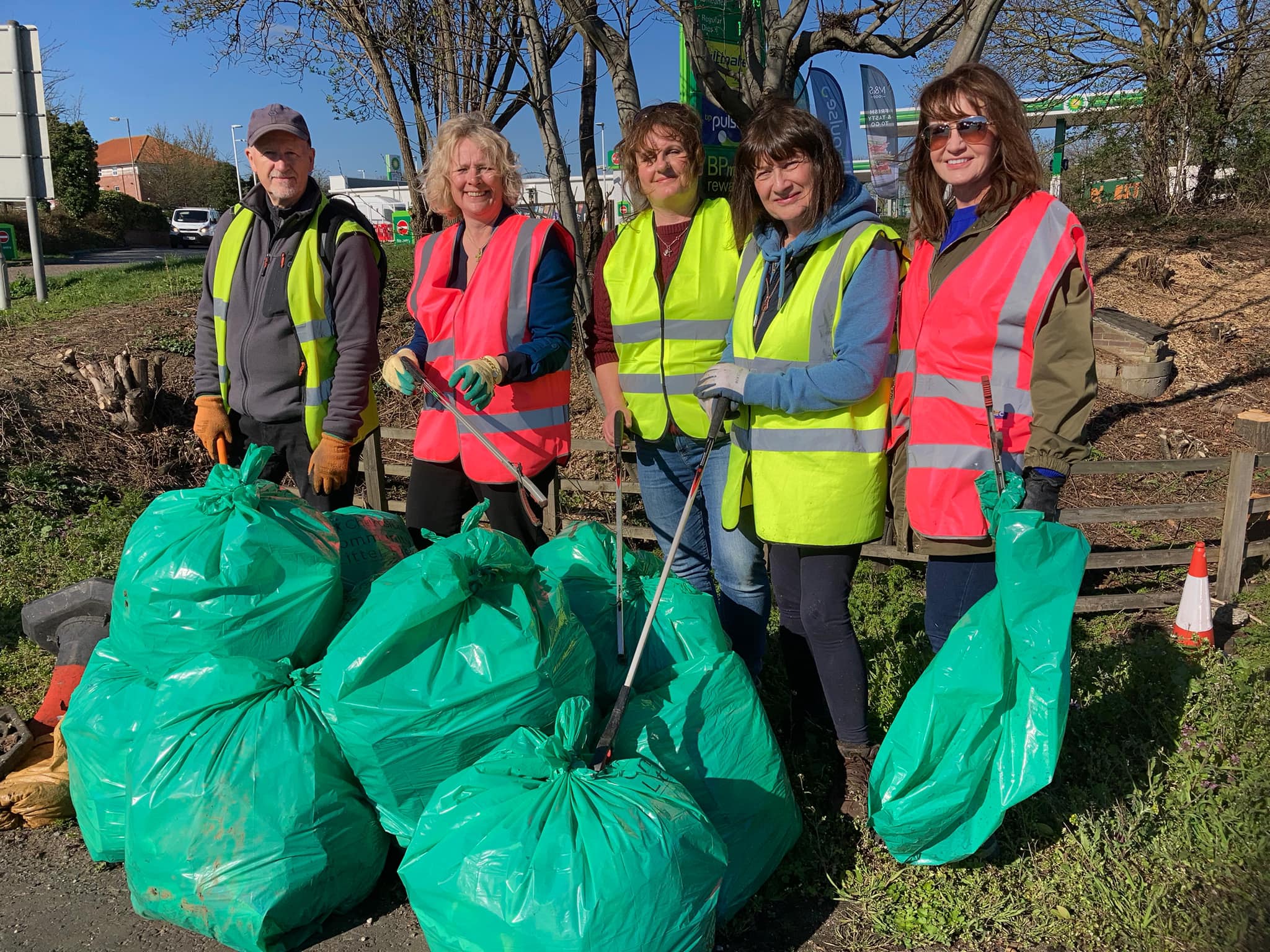 Litter Picking with the Chelmsford Wombles | Vicky Ford
